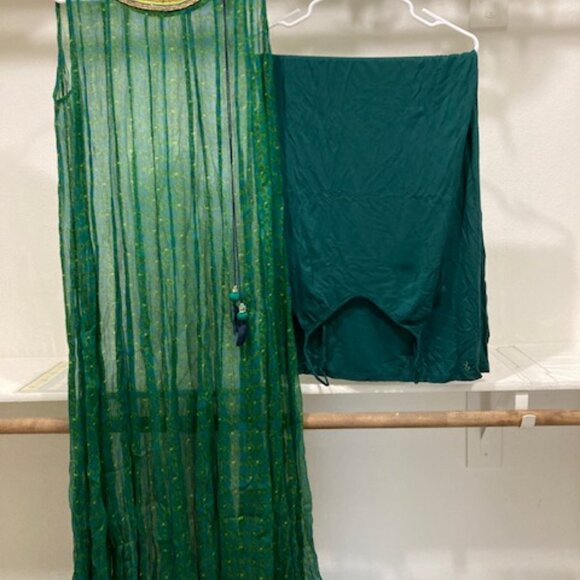 Green chiffon sleeveless maxi. - Picture 4 of 6